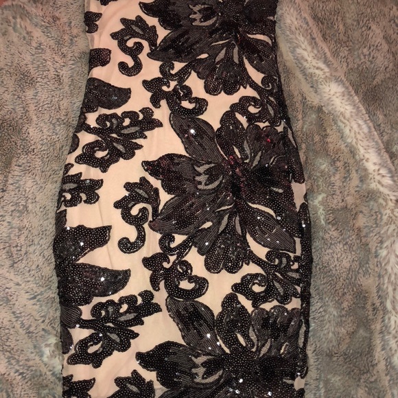 Black sequin Fitted Dress - Picture 6 of 7